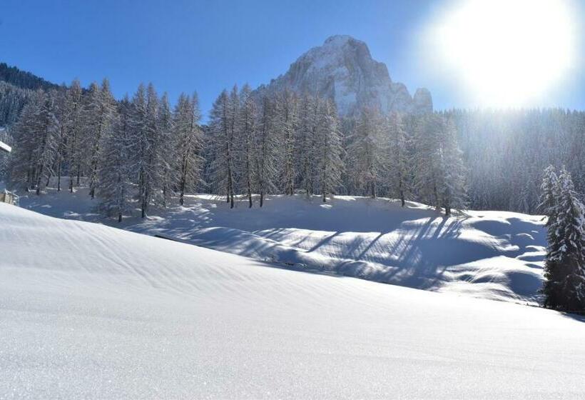 בית מלון כפרי Belaval