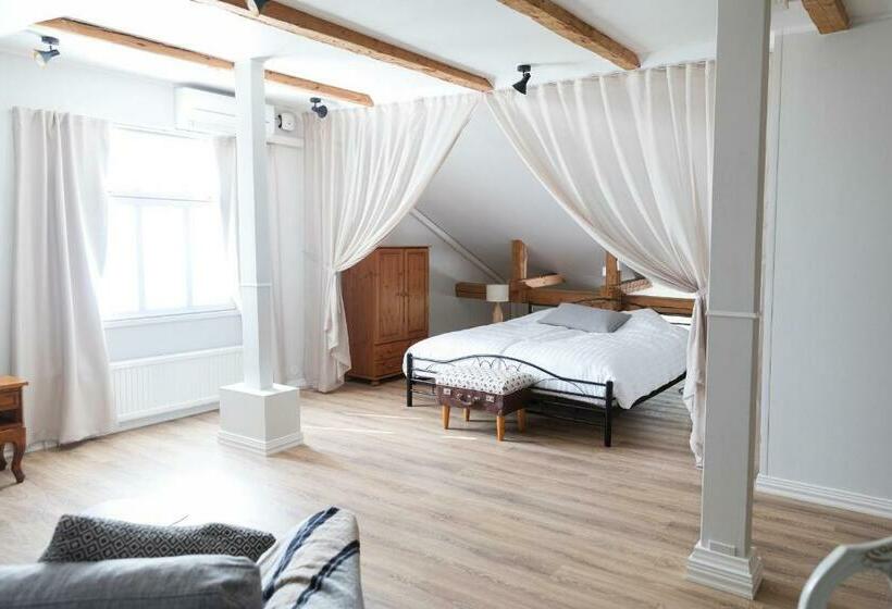 Cafe Restaurant & Hotel Saima