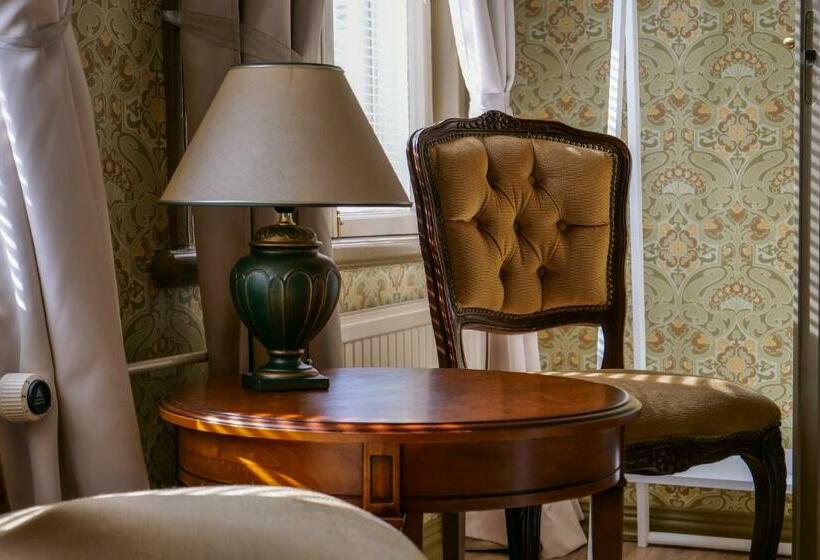 Cafe Restaurant & Hotel Saima