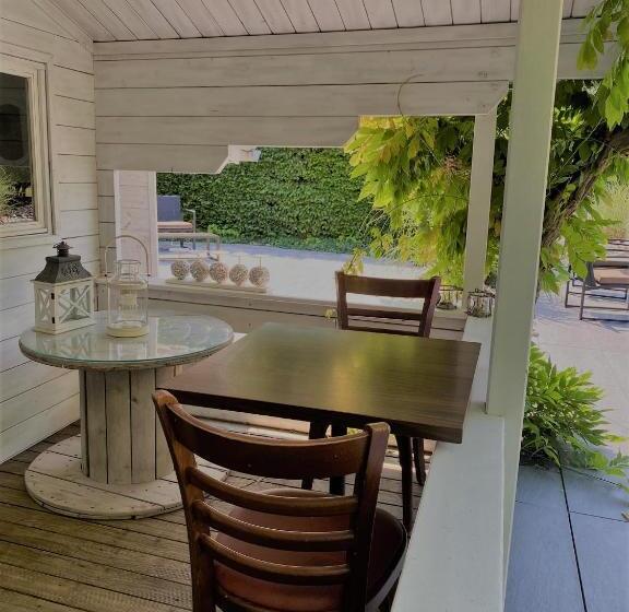 Les Rives Des Habsbourg