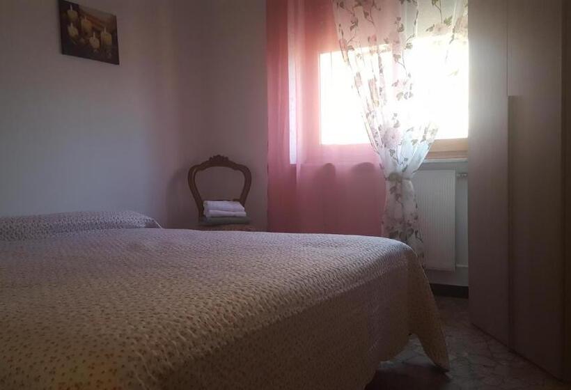 ペンション Affittacamere Serravalle Shopping