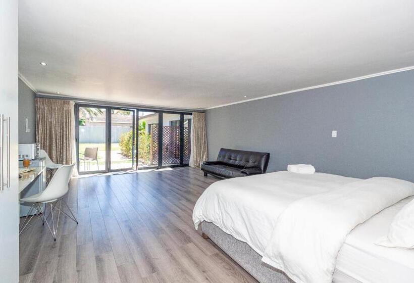 פנסיון Bloubergstrandlodge