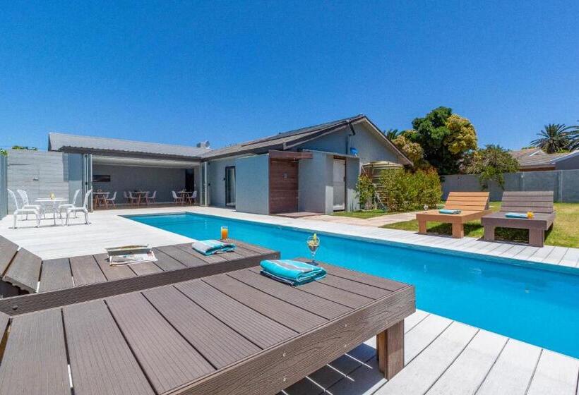 פנסיון Bloubergstrandlodge