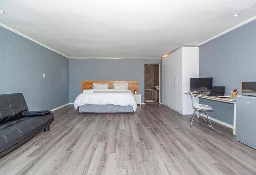 פנסיון Bloubergstrandlodge