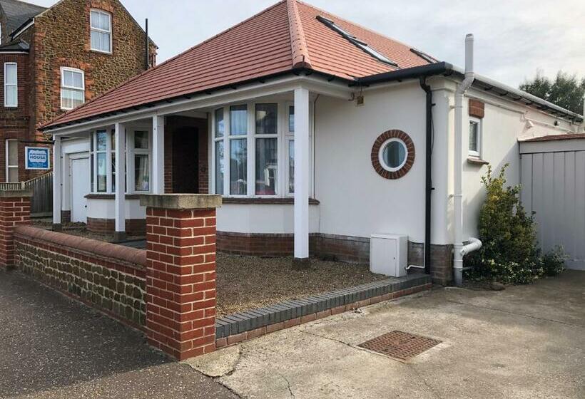 بنسيون Burlington House Guest House