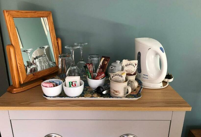 بنسيون Burlington House Guest House