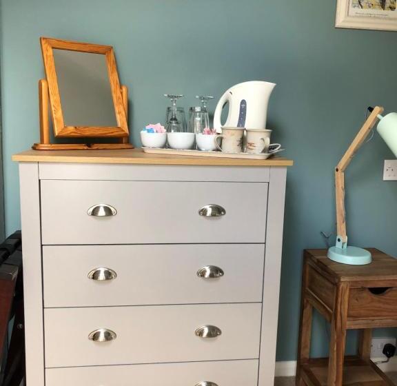 بنسيون Burlington House Guest House