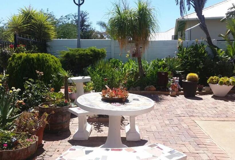 ペンション Mountainia Inn