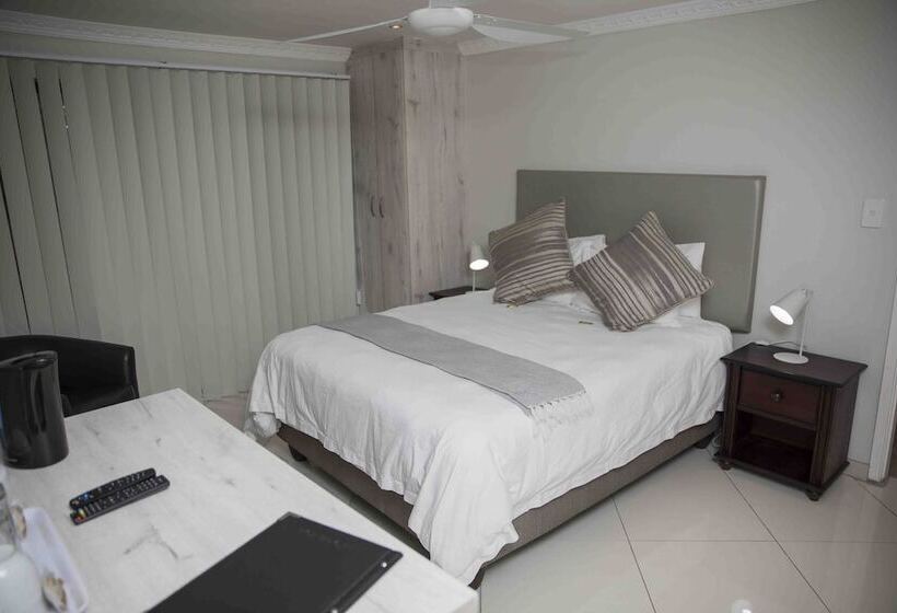 פנסיון Palmwood Guest House