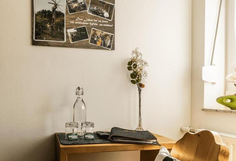 بنسيون Weingut & Buschenschank Pölzl