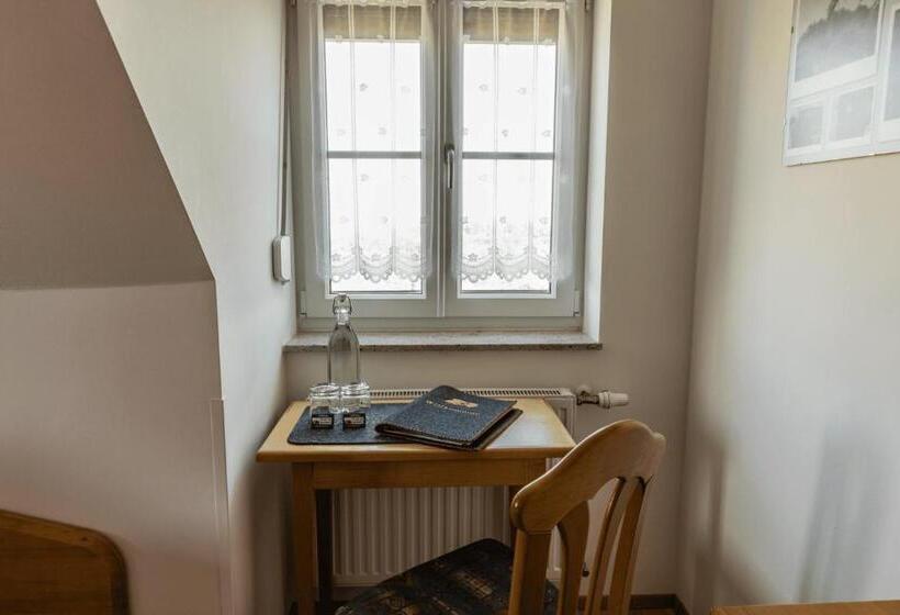 بنسيون Weingut & Buschenschank Pölzl