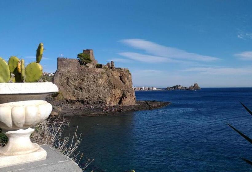 تختخواب و صبحانه La Castellese