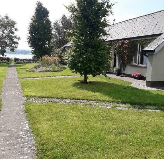 צימר Lakeside Loughrea