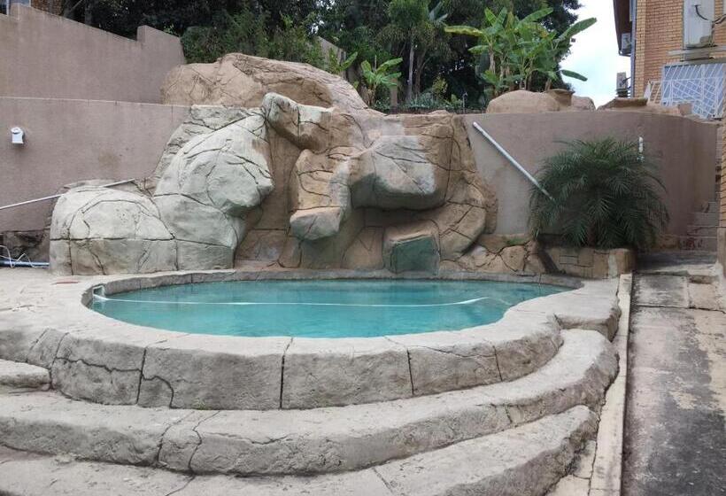 ペンション Tropical Paradise Guest House