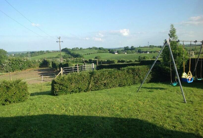 The Rock Equestrian Farm B&b