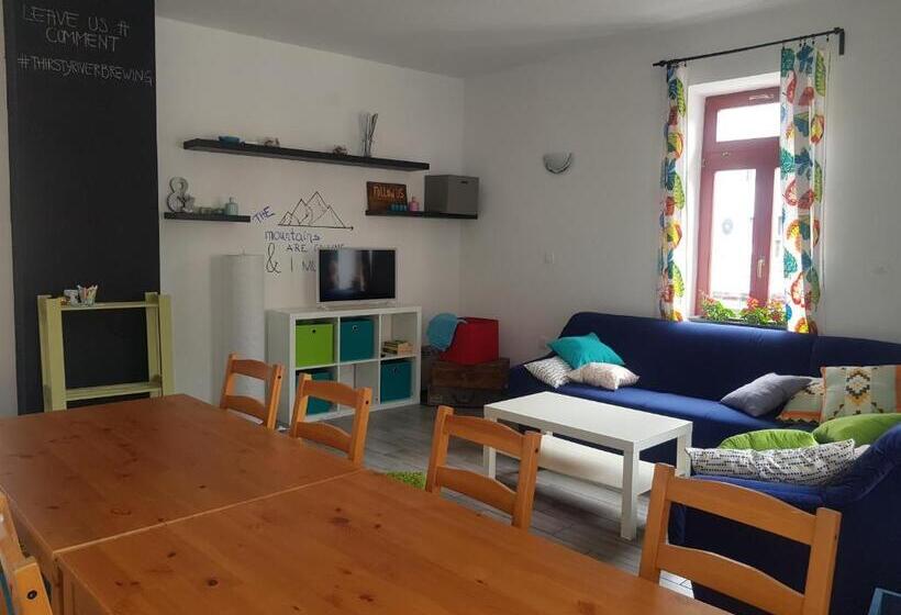 هاستل Thirsty River Rooms