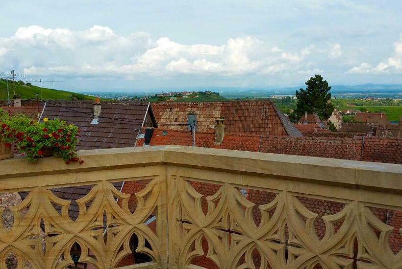 مبيت وإفطار Adrihof à Riquewihr, Cour De L Abbaye D Autrey