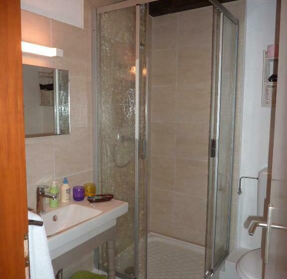 مبيت وإفطار Adrihof à Riquewihr, Cour De L Abbaye D Autrey