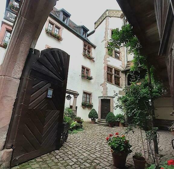 مبيت وإفطار Adrihof à Riquewihr, Cour De L Abbaye D Autrey