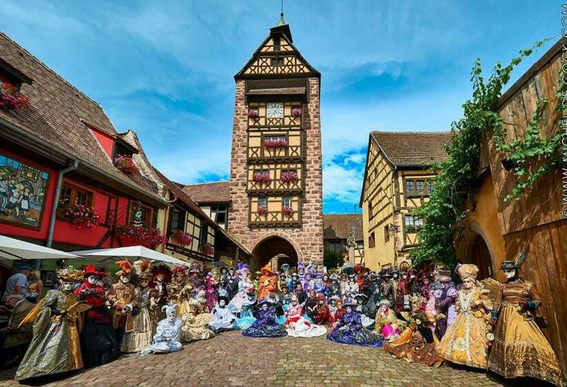 مبيت وإفطار Adrihof à Riquewihr, Cour De L Abbaye D Autrey