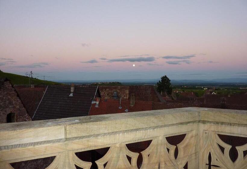 مبيت وإفطار Adrihof à Riquewihr, Cour De L Abbaye D Autrey