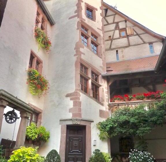 مبيت وإفطار Adrihof à Riquewihr, Cour De L Abbaye D Autrey