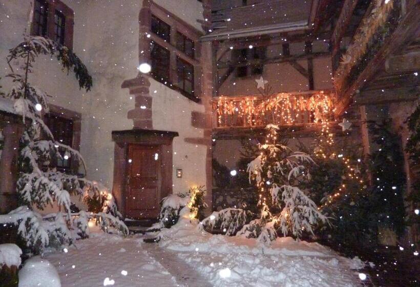 مبيت وإفطار Adrihof à Riquewihr, Cour De L Abbaye D Autrey