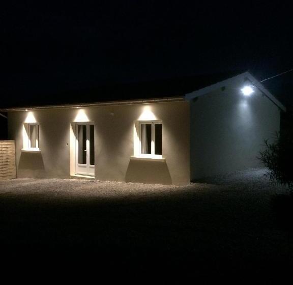 تختخواب و صبحانه Au Charmant Des Vignes