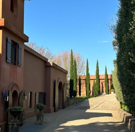 تختخواب و صبحانه Frogs Pond