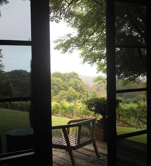 تختخواب و صبحانه Frogs Pond