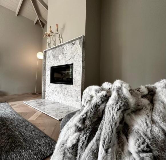 تختخواب و صبحانه Frogs Pond