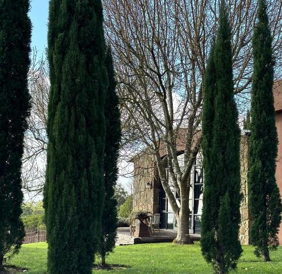 تختخواب و صبحانه Frogs Pond