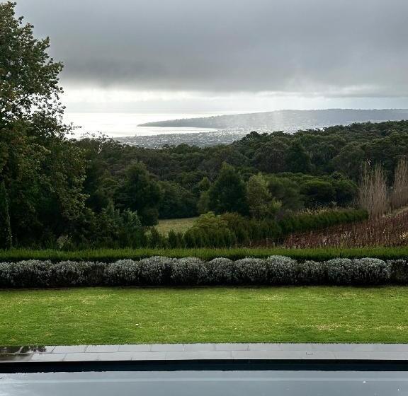 تختخواب و صبحانه Frogs Pond