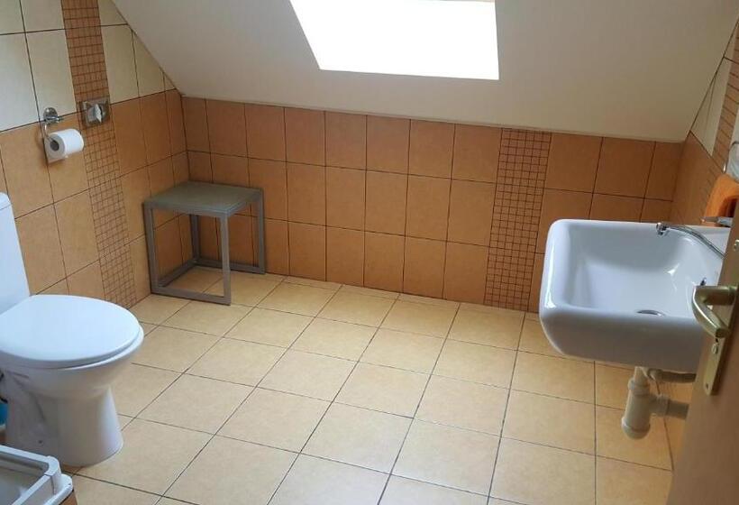 تختخواب و صبحانه Lehár Panzió