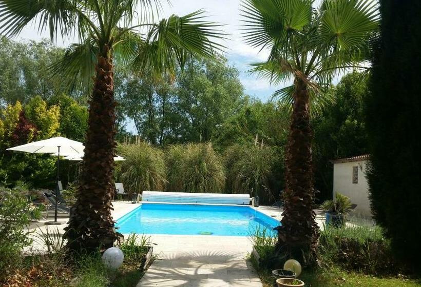 צימר Mas Des Cigognes