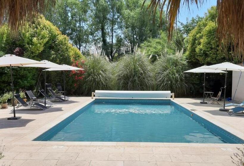 צימר Mas Des Cigognes