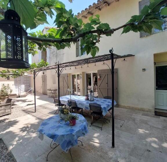 צימר Mas Des Cigognes