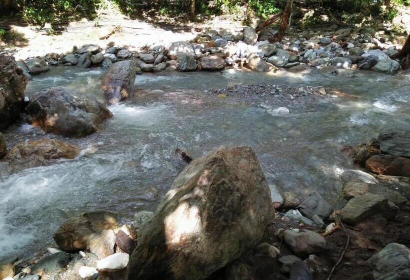 تختخواب و صبحانه Riverside At Aninuan Accommodation And Food