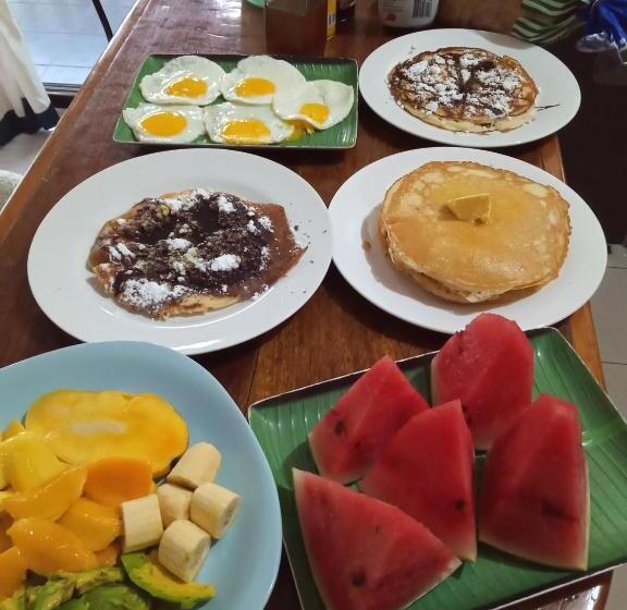 تختخواب و صبحانه Riverside At Aninuan Accommodation And Food