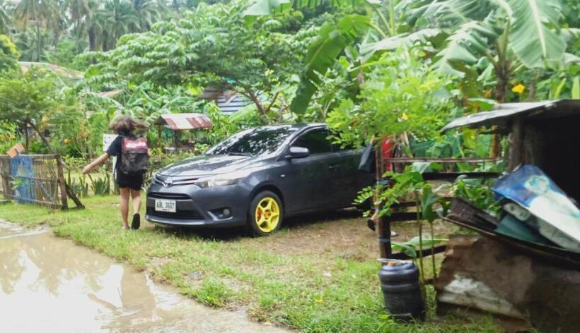 تختخواب و صبحانه Riverside At Aninuan Accommodation And Food