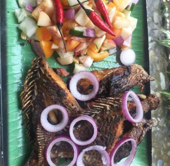 تختخواب و صبحانه Riverside At Aninuan Accommodation And Food