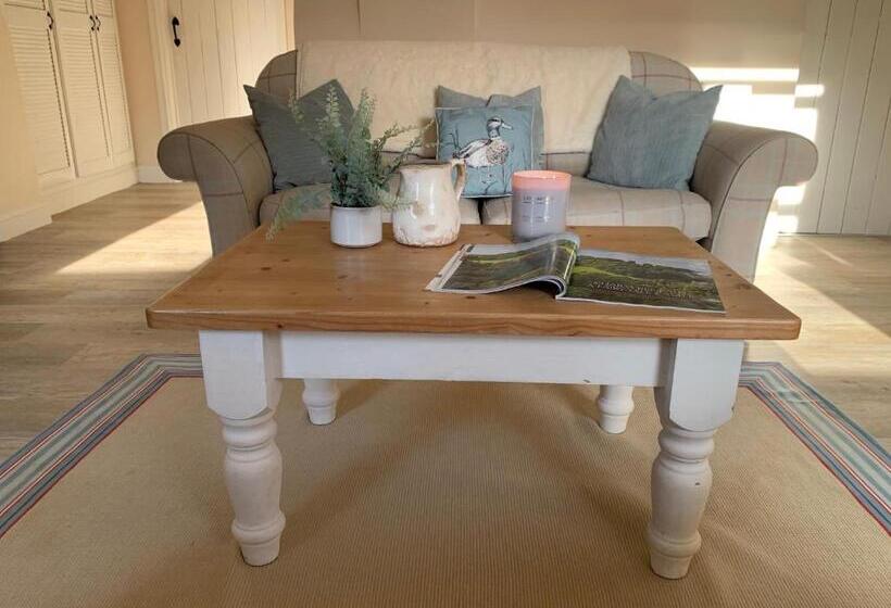 Отель Bramble Cottage At Waingrove Farm