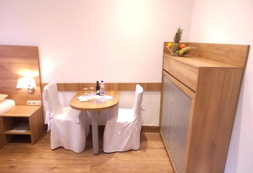 هتل Gasthof & Restaurant Am Kreuz