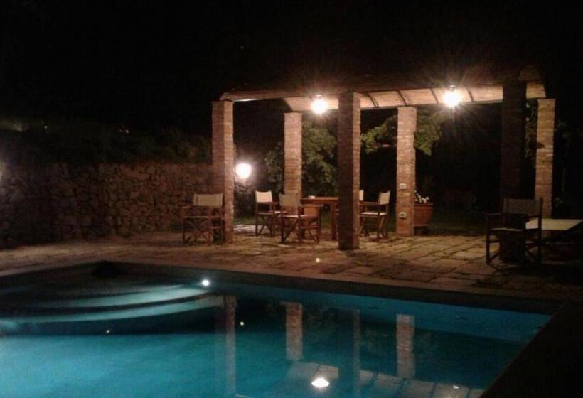 هتل Podere La Fausta