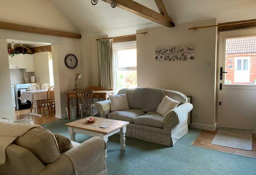 Отель Bramble Cottage At Waingrove Farm