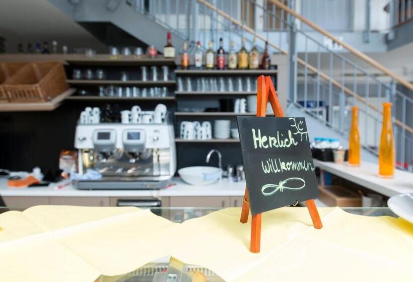 פנסיון Café & Mehr