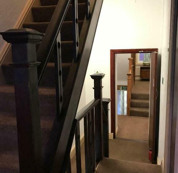 بنسيون Holly Tree Guest House