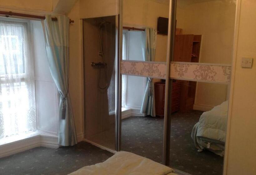 بنسيون Sheehans On Main Street