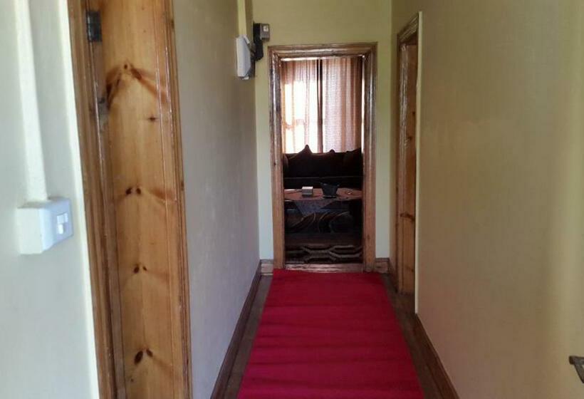 بنسيون Third Rock Guesthouse