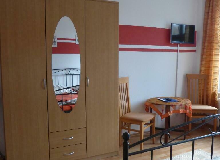 Pension & Ferienwohnung Zum Schmuckgiebel